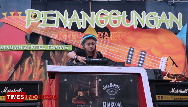 panggung-Trawas-Fest-Penanggungan-Rock-Party-b.jpg
