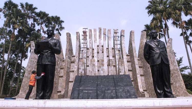 Patung Soekarno yang berada di Tugu Proklamasi Jakarta. (FOTO: Beritagar)