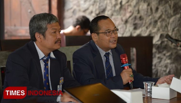 Rektor UNY, Sutrisna Wibawa dalam Media Gathering dengan Forum Media UNY, Kamis (26/12/2019). (FOTO: Dwijo Suyono/TIMES Indonesia)