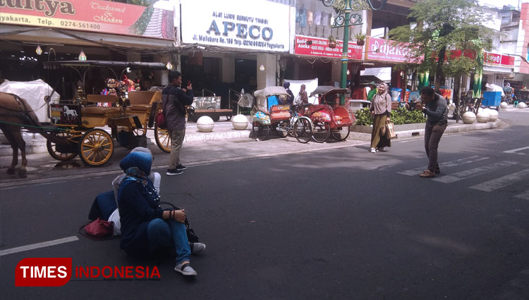 Wisatawan berkunjung ke Malioboro
