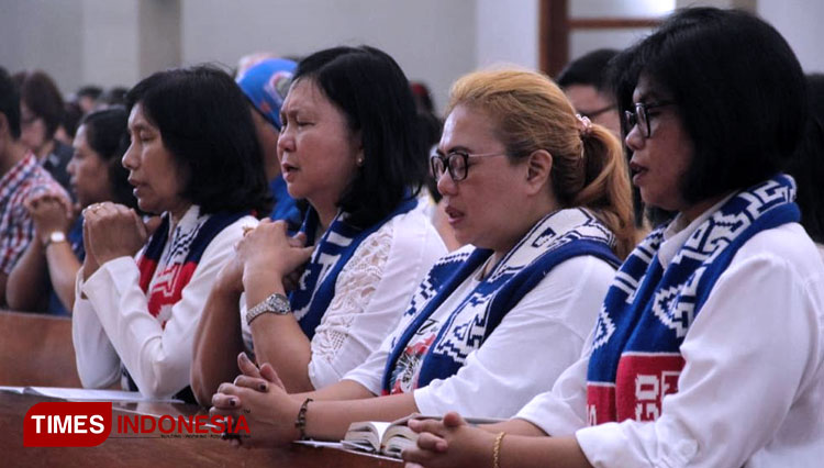 Misa-Natal-Aremania-b.jpg