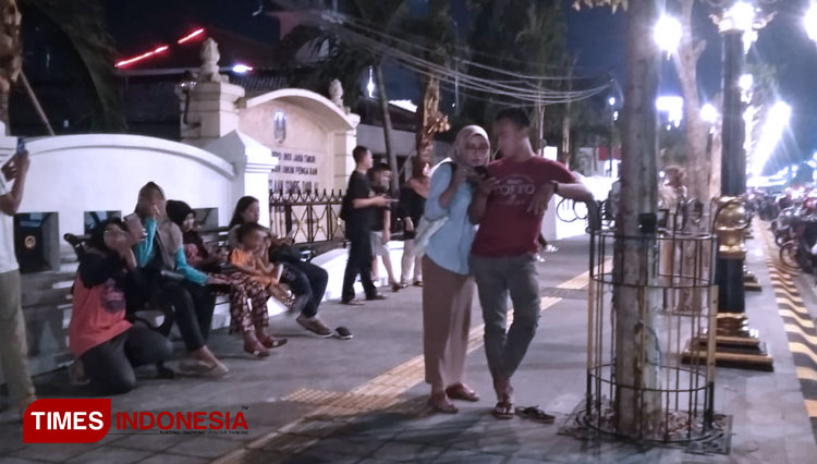 menikmati-malam-2.jpg