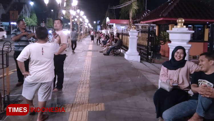 menikmati-malam-3.jpg
