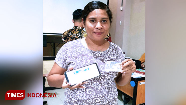 Peserta JKN-KIS BPJS Kesehatan Cabang Waingapu NTT Dewi Sri Rambu Yowa (FOTO: Habibudin/TIMES Indonesia)