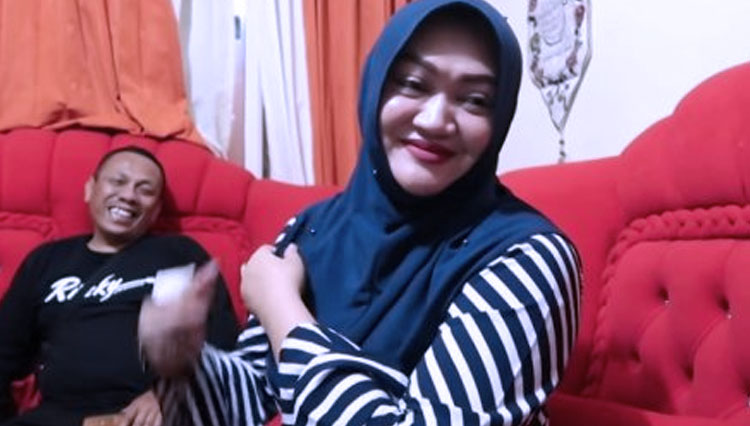 Almarhumah Lina, Mantan Istri Sule. (FOTO: YouTube/Putri Delina)