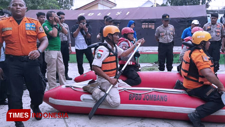 Antisipasi Banjir, Polres Jombang Dan BPBD Cek Wilayah Mojoagung ...