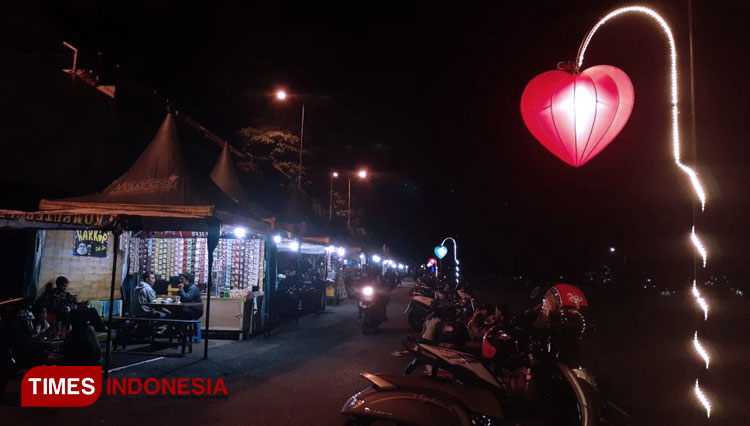 Suasana Balaikota Among Tani malam hari. (FOTO: AJP TIMES Indonesia)
