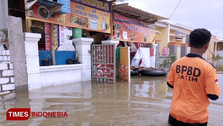 Kali Lamong Kembali Meluap, Banjir Landa Puluhan Desa Di Gresik - TIMES ...