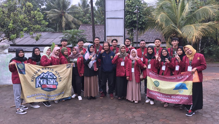 Mahasiswa UMY peserta Kuliah Kerja Nyata (KKN) tematik di Desa Muntuk, Dlingo, Bantul. (FOTO: Humas UMY/TIMES Indonesia)