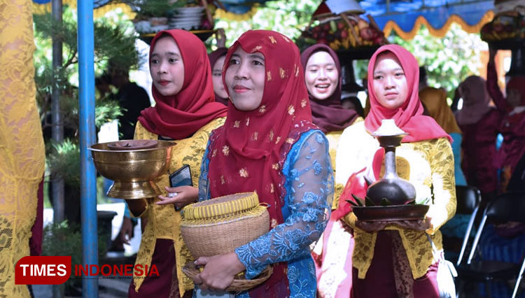 perempuan-Suku-Sasak-2.jpg