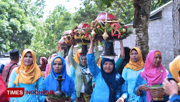 perempuan-Suku-Sasak-3.jpg