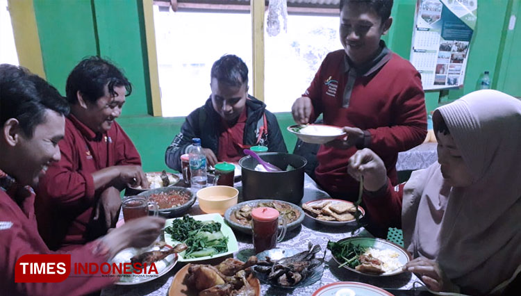 Prasmanan di Warung Sari Rasa, di Pegunungan Tengger, Kabupaten Probolinggo yang bikin keringatan (FOTO: Iqbal/TIMES Indonesia)