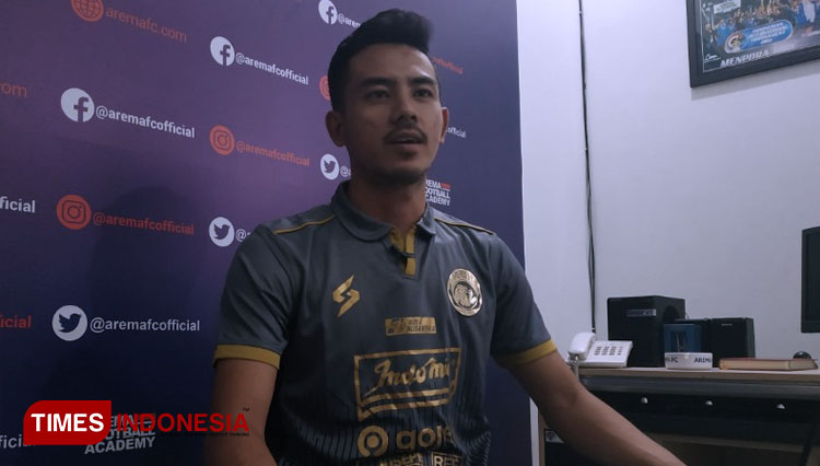 Pemain baru Arema FC Taufik Hidayat saat berada di Kantor Arema FC pada Rabu (15/1/2020). (Foto: Ovan Setiawan/TIMES Indonesia)