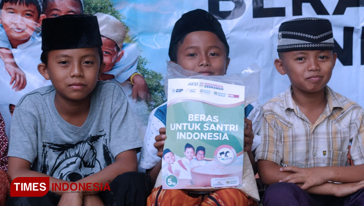 Melalui Program Berisi, ACT Jember Salurkan 2 Ton Beras kepada Santri