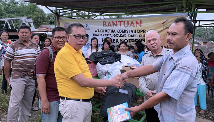 Banjir di Lahat Sumsel, H Alex Noerdin Serahkan Bantuan