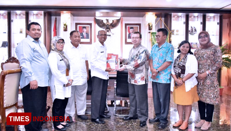 Sekda Bantul Helmi Jamharis menerima audensi dari Komisi Informasi Daerah DIY Periode 2019-2023. (FOTO: Setda Bantul/TIMES Indonesia)