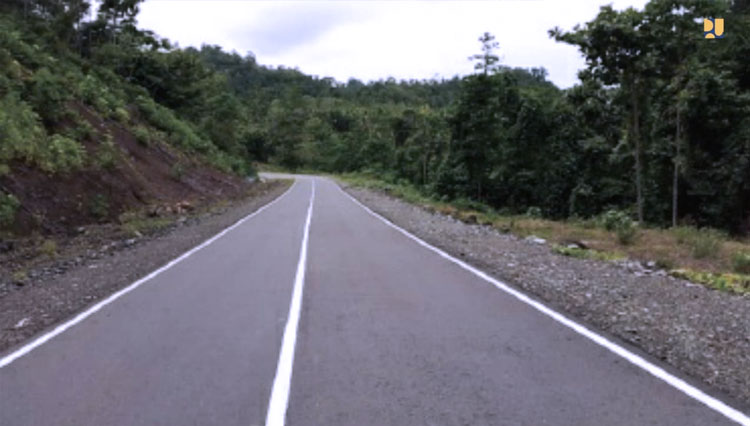 Pembangunan Jalur Lingkar Raja Ampat sepanjang 342 Km terdiri dari 2 ruas, yakni ruas Lingkar Luar Raja Ampat sepanjang 314,39 Km dan ruas Lingkar Waisai sepanjang 27,61 Km. (FOTO: Biro Komunikasi Publik Kementerian PUPR RI)
