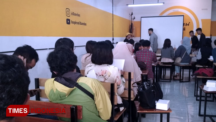 Para peserta sedang menerima materi. (foto: Benaya/TIMES Indonesia)
