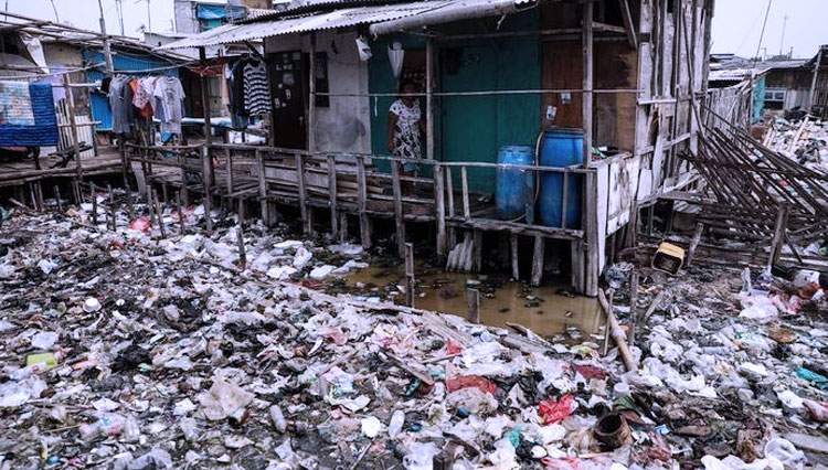 Masyarakat seharusnya lebih peduli dengan sampah di Kota Malang (FOTO: Grid.id)
