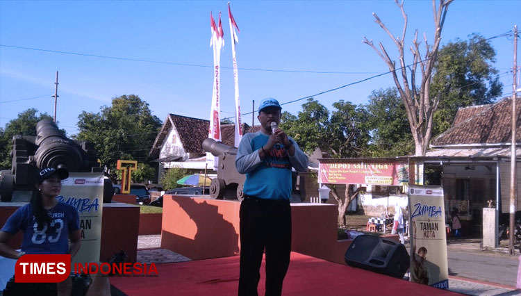 Wali Kota Madiun H. Maidi, saat memberi sambutan dalam kegiatan Senam Zumba dan Bazar Usaha Mikro Kecil dan Menengah (UMKM) di Taman TGP Kota Madiun. (FOTO: Agus Afandi/TIMES Indonesia)