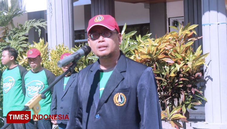 Rektor UWG, Dr. Agus Tugas Sudjianto, ST.MT., berikan sambutan dan pengarahan kepada mahasiswa peserta KPM. (FOTO: AJP/TIMES Indonesia)