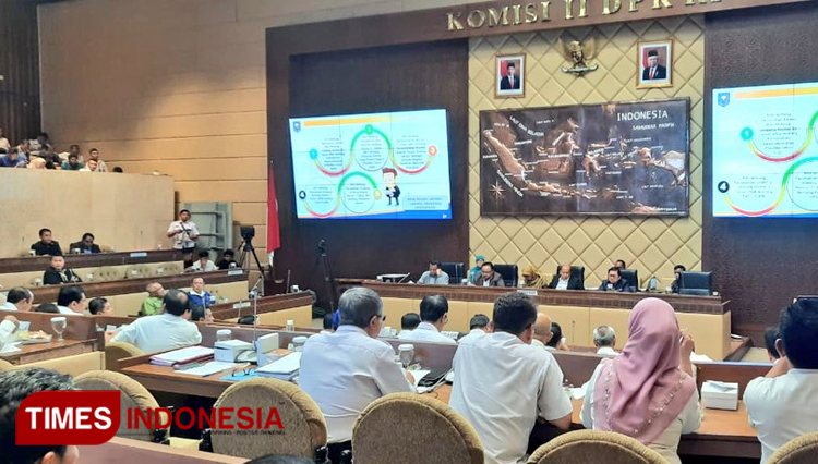 Rapat Dengar Pendapat (RDP) Komisi II DPR RI bersama Menteri Dalam Negeri (Mendagri) Tito Karnavian di kompleks parlemen, Senayan, Jakarta. (FOTO: Hasbullah/TIMES Indonesia).