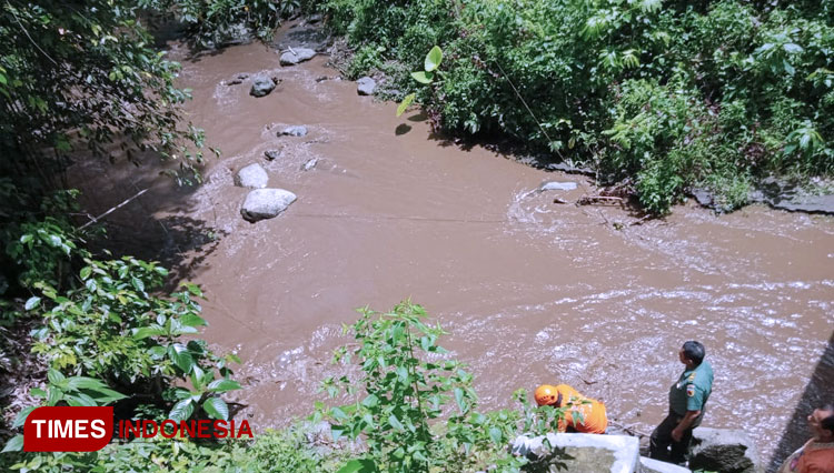 Sungai Binau yang terdampak semburan lumpur. (FOTO: Rizki Alfian/TIMES Indonesia)