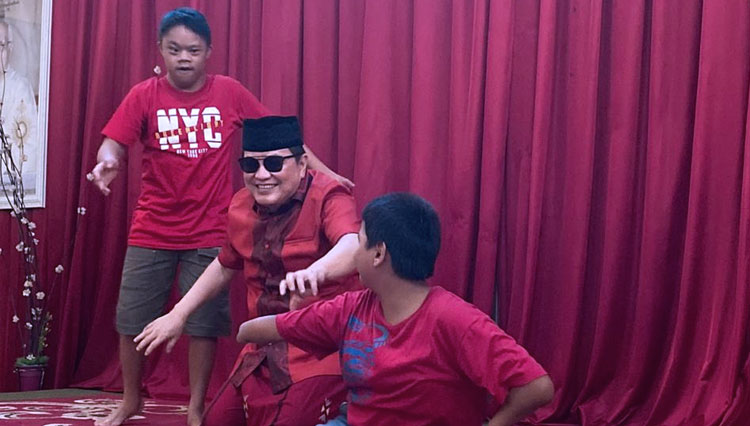 Imlek, Iwan Kurniawan Memilih Berbagi Kebahagiaan di PA Bhakti Luhur