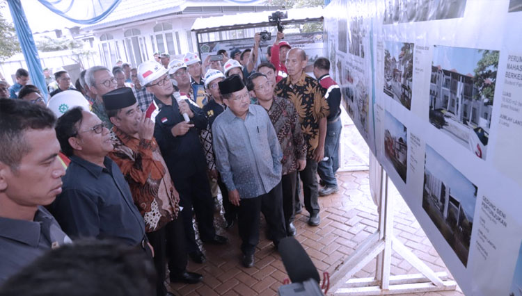 Wakil Presiden Kabinet Kerja, Jusuf Kalla saat meninjau UIII didampingi Menteri Agama, Fachrul Razi dan Menteri PUPR  Basuki Hadimuljono. (FOTO: kemenag)