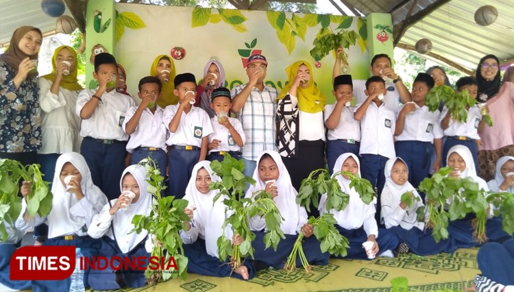 Hari Gizi Nasional, HKTI Gresik Ajak Pelajar Gemar Makan Sayur - TIMES Indonesia