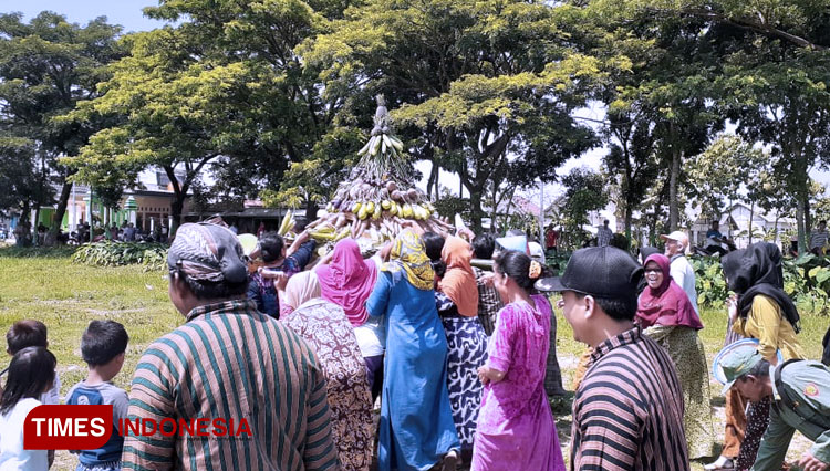 kirab-gunungan-b.jpg