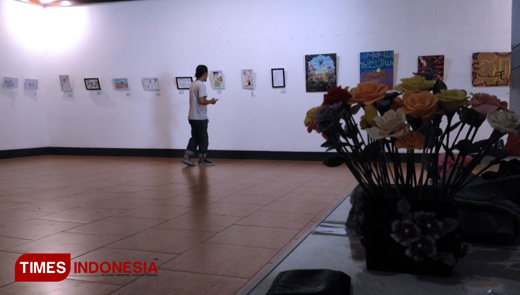 Karya Slamet dan kawan-kawan dipamerkan di Galery Raos oleh Yayasan Griya Anita Kota Batu. (FOTO: Muhammad Dhani Rahman/TIMES Indonesia)
