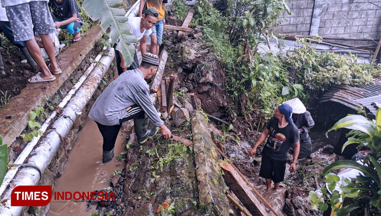 Banjir-Bandang-SOnggorit-a.jpg