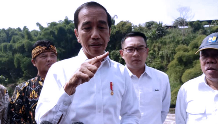 Presiden Jokowi memberi keterangan pers usai meresmikan Terowongan Air Nanjung di Desa Nanjung, Kecamatan Margaasih, Kabupaten Bandung, Jawa Barat, Rabu (29/1/20). (FOTO: Istimewa)