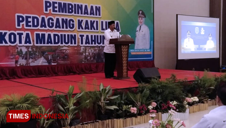 Wali Kota Madiun H. Maidi, saat memberi sambutan pada kegiatan pembinaan PKL. ( foto: Agus Afandi/TIMES Indonesia)