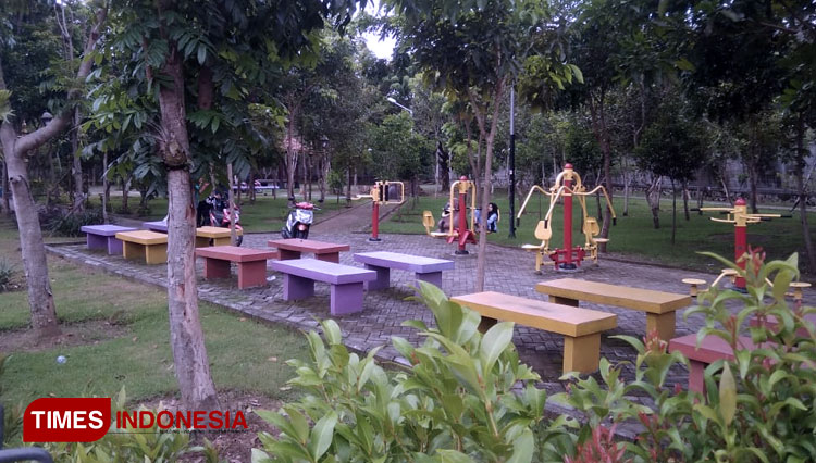 Aktivitas warga saat di RTH Taman Hutan Ngegong Kota Madiun,(foto: Pamula Yohar C/ TIMES Indonesia).