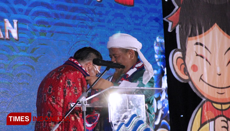 Willy Hendrawan Lie di panggung acara 'Imlek dalam Spirit Kebangsaan', Sabtu (1/2/2020) di Universitas Machung Malang. (FOTO: Widya Amalia/TIMES Indonesia)
