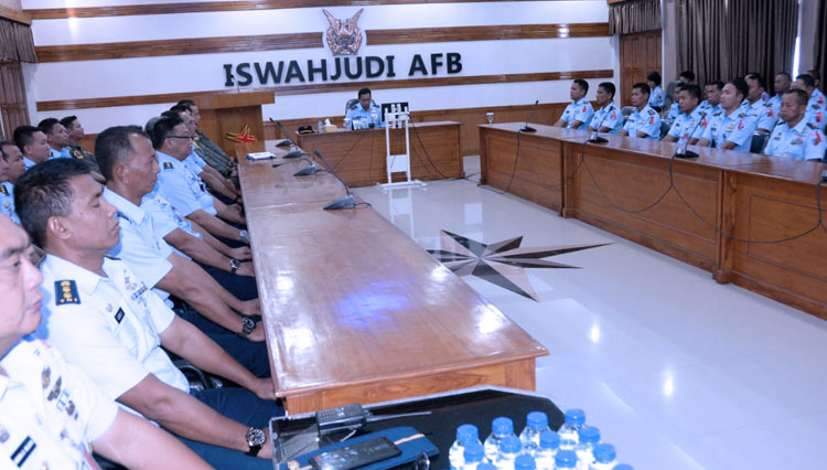Danlanud-Iswahjudi-Marsma-TNI-Widyargo-Ikoputra-b.jpg