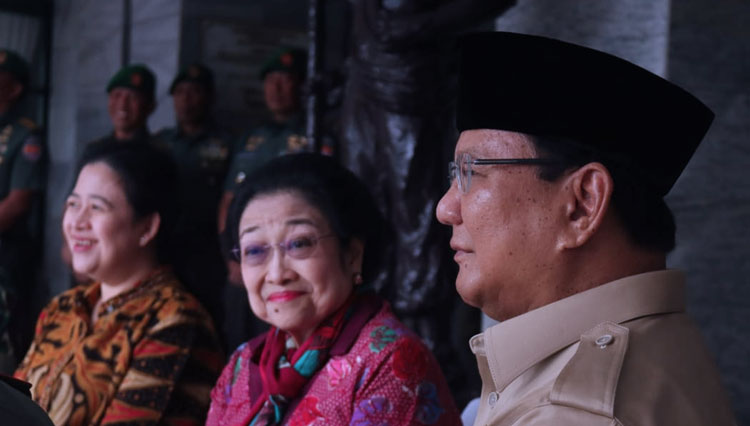 Menteri Pertahanan Prabowo mendampingi Presiden ke-5 RI Megawati Soekarnoputri di Kompleks Akmil Magelang. (FOTO: PDI Perjuangan for TIMES Indonesia)