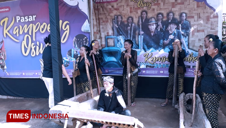 Pasar-Kampoeng-Osing-d.jpg