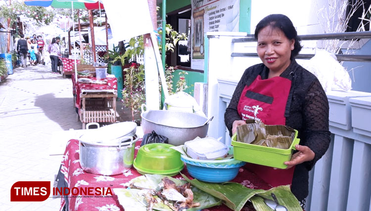 Local community open their food stall at Pasar Kampung Osing, Kemiren, Glagah, Banyuwangi. (Photo: Roghib Mabrur/TIMES Indonesia)