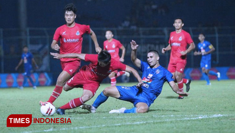 Skor 2-0 untuk kemenangan Arema FC atas lawannya Sabah FA. (FOTO: Tria Adha/TIMES Indonesia)