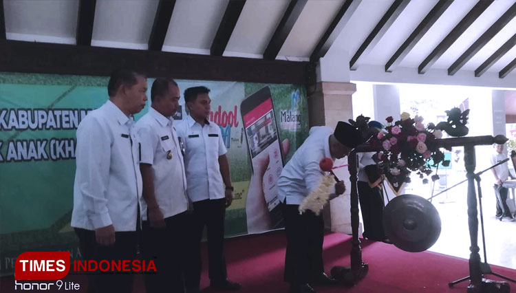 Bupati Malang, Drs HM Sanusi MM ketika meresmikan peluncuran aplikasi Wadool. (FOTO: Binar Gumilang/TIMES Indonesia)