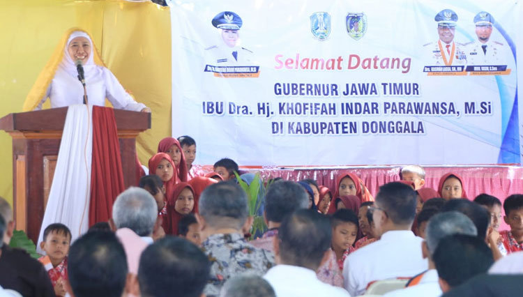 Gubernur Jawa Timur, Khofifah Indar Parawansa melakukan kunjungan kerja di Donggala, Sulawesi Tengah pada Kamis (12/2). (Foto: istimewa)