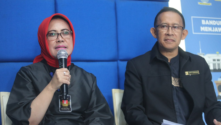 Kepala Disdagin Kota Bandung Eli Wasliah dalam Bandung menjawab di Balai Kota Bandung, Kamis (13/2/20).ist
