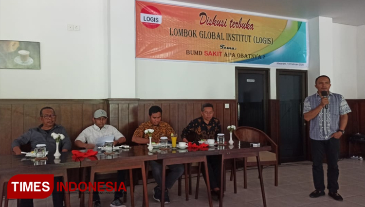 Suasana diskusi publik yang digelar  Lombok Global Institut (Logis) di Café Palma Kota Mataram, Kamis (13/2/2020).(FOTO: Anugrah Dany/TIMES Indonesia)