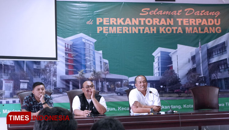 Ketua PWI Malang Raya M Ariful Huda (paling kanan) saat technical meeting di Aula Bapenda Kota Malang. (Foto: Naufal Ardiansyah/TIMES Indonesia)