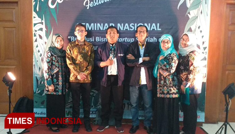 Narasumber seminar nasional Revolusi Bisnis Stratup Syariah dan Industri Halal di Era 4.0” di STIE Perbanas, Surabaya, Kamis (13/2/2020).(Foto : Inntan Wulandari/TIMES Indonesia) 