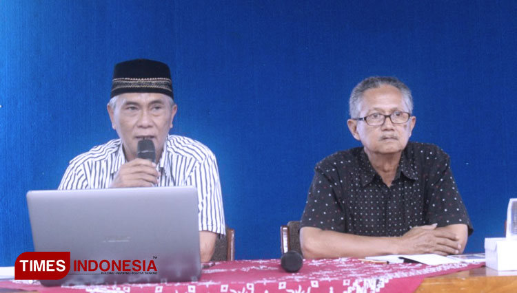 Ketua BPM (kiri) Dr Ir. Sabar Setyawidayat, MT. dan Kepala Unit Pengembangan Mutu (Drs. Bambang Budiantono, MS). (FOTO: AJP/TIMES Indonesia)