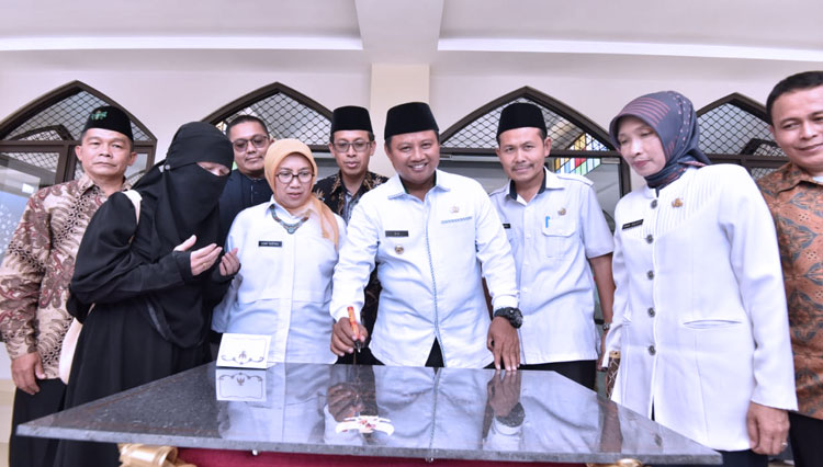 Wagub Jabar Uu Ruzhanul Ulum saat membuka Campus Expo di SMA Negeri 26 Bandung, Jl. Sukaluyu No 26 Cipadung Kota Bandung, Rabu (12/2/20). (FOTO: Istimewa)